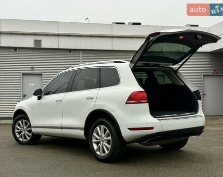 Белый Фольксваген Туарег, объемом двигателя 2.97 л и пробегом 290 тыс. км за 15900 $, фото 12 на Automoto.ua