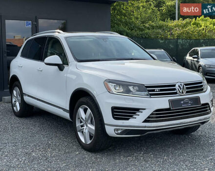Белый Фольксваген Туарег, объемом двигателя 2.97 л и пробегом 141 тыс. км за 23500 $, фото 2 на Automoto.ua