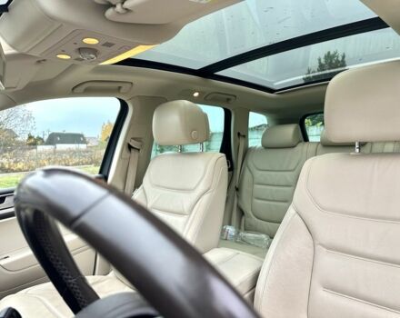 Белый Фольксваген Туарег, объемом двигателя 3 л и пробегом 236 тыс. км за 22500 $, фото 4 на Automoto.ua