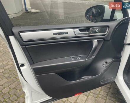 Білий Фольксваген Туарег, об'ємом двигуна 2.97 л та пробігом 228 тис. км за 23900 $, фото 12 на Automoto.ua