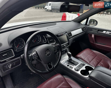 Белый Фольксваген Туарег, объемом двигателя 2.97 л и пробегом 260 тыс. км за 21900 $, фото 29 на Automoto.ua