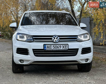 Белый Фольксваген Туарег, объемом двигателя 2.97 л и пробегом 230 тыс. км за 18500 $, фото 2 на Automoto.ua