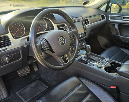 Белый Фольксваген Туарег, объемом двигателя 3 л и пробегом 260 тыс. км за 26000 $, фото 18 на Automoto.ua