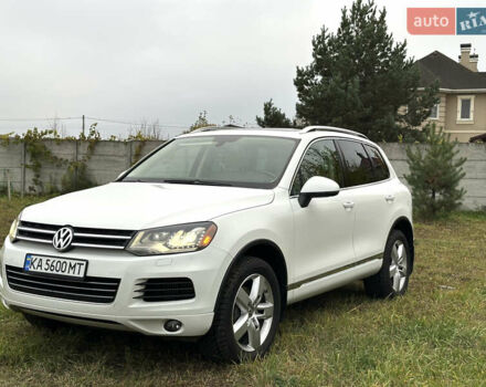 Белый Фольксваген Туарег, объемом двигателя 3 л и пробегом 236 тыс. км за 22000 $, фото 1 на Automoto.ua