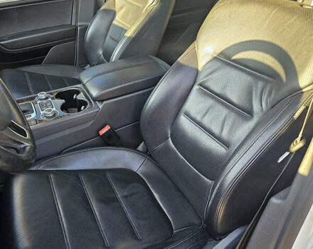 Белый Фольксваген Туарег, объемом двигателя 3 л и пробегом 260 тыс. км за 26000 $, фото 16 на Automoto.ua