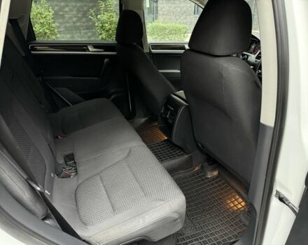 Белый Фольксваген Туарег, объемом двигателя 3 л и пробегом 291 тыс. км за 15900 $, фото 14 на Automoto.ua