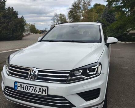 Белый Фольксваген Туарег, объемом двигателя 2.97 л и пробегом 162 тыс. км за 21500 $, фото 1 на Automoto.ua