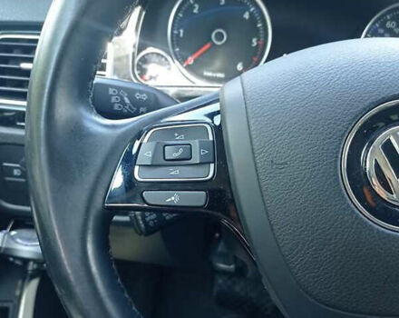 Белый Фольксваген Туарег, объемом двигателя 3 л и пробегом 140 тыс. км за 18600 $, фото 5 на Automoto.ua