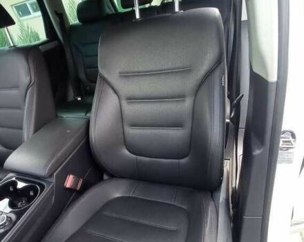 Белый Фольксваген Туарег, объемом двигателя 3 л и пробегом 140 тыс. км за 16600 $, фото 2 на Automoto.ua