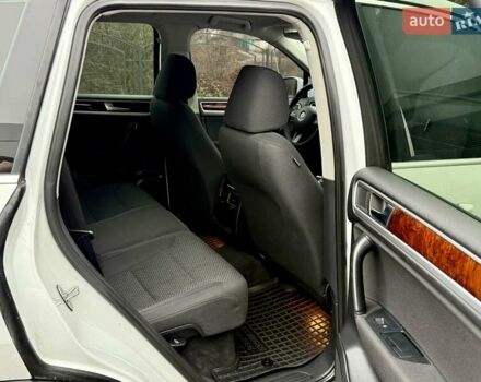 Белый Фольксваген Туарег, объемом двигателя 2.97 л и пробегом 290 тыс. км за 15900 $, фото 20 на Automoto.ua