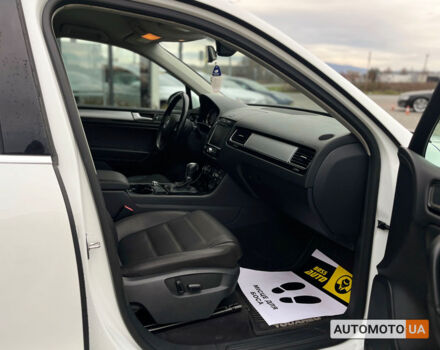 Білий Фольксваген Туарег, об'ємом двигуна 3 л та пробігом 283 тис. км за 20800 $, фото 27 на Automoto.ua