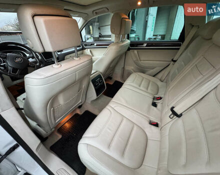 Белый Фольксваген Туарег, объемом двигателя 2.97 л и пробегом 278 тыс. км за 26800 $, фото 29 на Automoto.ua