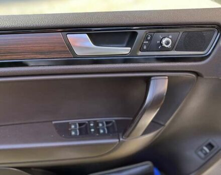 Белый Фольксваген Туарег, объемом двигателя 2.97 л и пробегом 295 тыс. км за 21500 $, фото 4 на Automoto.ua