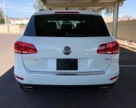 Білий Фольксваген Туарег, об'ємом двигуна 3 л та пробігом 88 тис. км за 3800 $, фото 5 на Automoto.ua