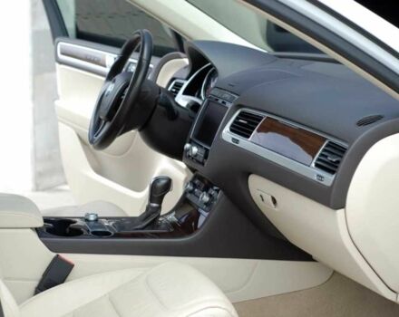 Белый Фольксваген Туарег, объемом двигателя 3 л и пробегом 103 тыс. км за 11900 $, фото 7 на Automoto.ua