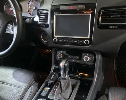 Білий Фольксваген Туарег, об'ємом двигуна 2.97 л та пробігом 165 тис. км за 23800 $, фото 8 на Automoto.ua