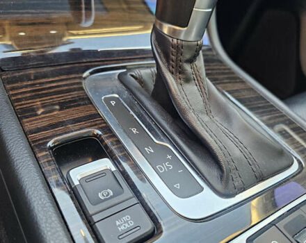 Белый Фольксваген Туарег, объемом двигателя 3 л и пробегом 260 тыс. км за 26000 $, фото 23 на Automoto.ua