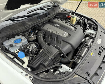 Белый Фольксваген Туарег, объемом двигателя 3 л и пробегом 279 тыс. км за 22999 $, фото 40 на Automoto.ua