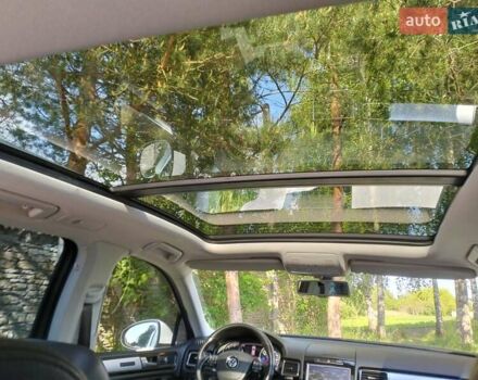 Білий Фольксваген Туарег, об'ємом двигуна 3 л та пробігом 241 тис. км за 21800 $, фото 9 на Automoto.ua