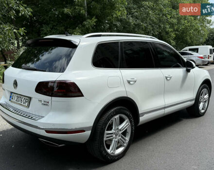 Білий Фольксваген Туарег, об'ємом двигуна 3 л та пробігом 215 тис. км за 25800 $, фото 3 на Automoto.ua