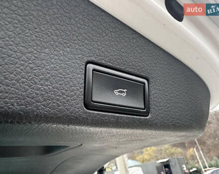 Белый Фольксваген Туарег, объемом двигателя 2.97 л и пробегом 260 тыс. км за 21900 $, фото 23 на Automoto.ua