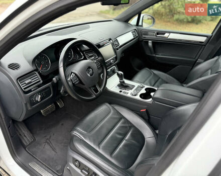 Белый Фольксваген Туарег, объемом двигателя 3 л и пробегом 279 тыс. км за 22999 $, фото 15 на Automoto.ua