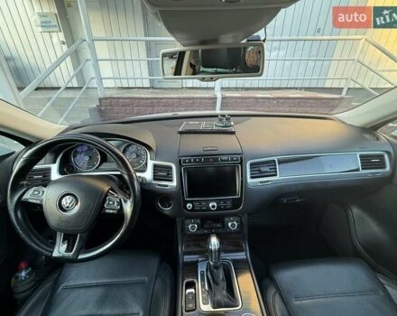 Белый Фольксваген Туарег, объемом двигателя 2.97 л и пробегом 145 тыс. км за 31500 $, фото 24 на Automoto.ua