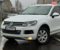 Белый Фольксваген Туарег, объемом двигателя 2.97 л и пробегом 248 тыс. км за 18000 $, фото 2 на Automoto.ua