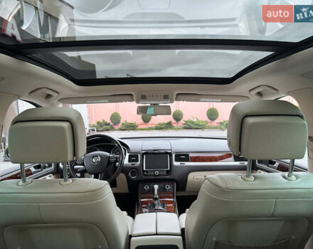 Белый Фольксваген Туарег, объемом двигателя 2.97 л и пробегом 278 тыс. км за 26800 $, фото 38 на Automoto.ua