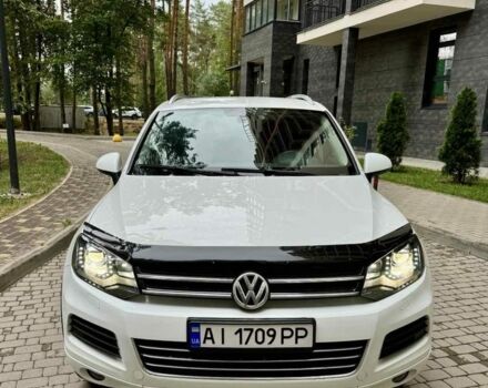 Белый Фольксваген Туарег, объемом двигателя 3 л и пробегом 291 тыс. км за 15900 $, фото 2 на Automoto.ua