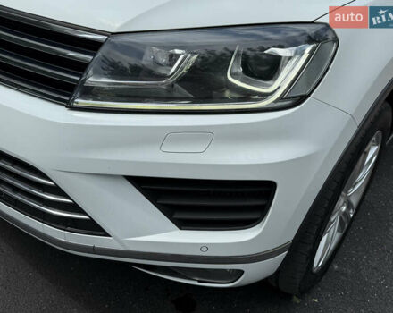 Білий Фольксваген Туарег, об'ємом двигуна 3 л та пробігом 215 тис. км за 25800 $, фото 6 на Automoto.ua