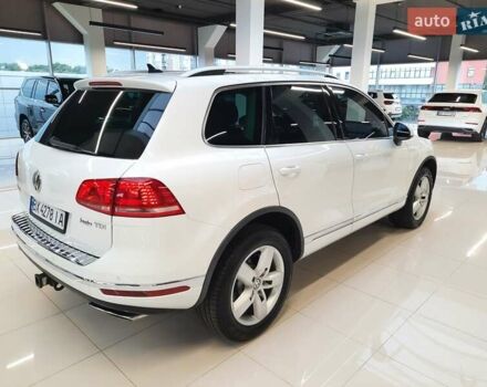Белый Фольксваген Туарег, объемом двигателя 3 л и пробегом 111 тыс. км за 23477 $, фото 1 на Automoto.ua
