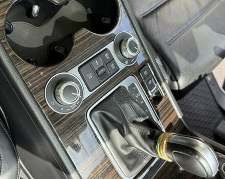 Білий Фольксваген Туарег, об'ємом двигуна 3 л та пробігом 215 тис. км за 25800 $, фото 20 на Automoto.ua