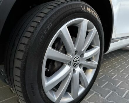 Белый Фольксваген Туарег, объемом двигателя 3 л и пробегом 266 тыс. км за 17000 $, фото 11 на Automoto.ua