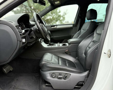 Белый Фольксваген Туарег, объемом двигателя 3 л и пробегом 279 тыс. км за 22999 $, фото 14 на Automoto.ua