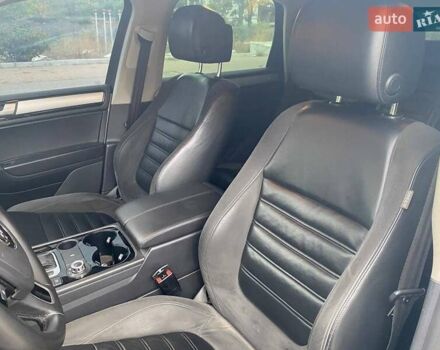 Белый Фольксваген Туарег, объемом двигателя 2.98 л и пробегом 258 тыс. км за 22499 $, фото 11 на Automoto.ua