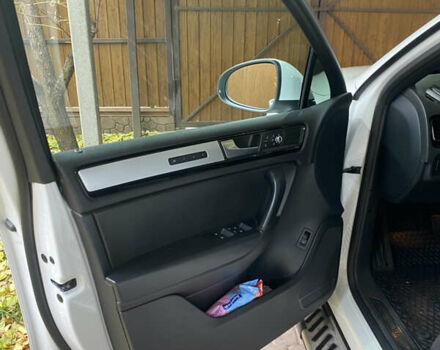 Білий Фольксваген Туарег, об'ємом двигуна 2.97 л та пробігом 165 тис. км за 23800 $, фото 12 на Automoto.ua