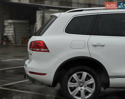 Белый Фольксваген Туарег, объемом двигателя 2.97 л и пробегом 248 тыс. км за 18000 $, фото 16 на Automoto.ua