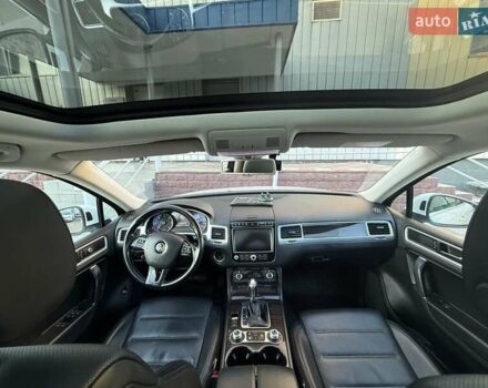 Белый Фольксваген Туарег, объемом двигателя 2.97 л и пробегом 145 тыс. км за 31500 $, фото 28 на Automoto.ua