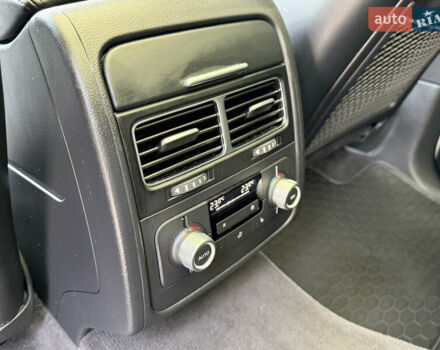 Білий Фольксваген Туарег, об'ємом двигуна 3 л та пробігом 215 тис. км за 25800 $, фото 14 на Automoto.ua