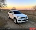 Белый Фольксваген Туарег, объемом двигателя 3 л и пробегом 250 тыс. км за 20000 $, фото 1 на Automoto.ua