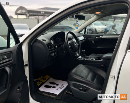 Білий Фольксваген Туарег, об'ємом двигуна 3 л та пробігом 283 тис. км за 20800 $, фото 12 на Automoto.ua