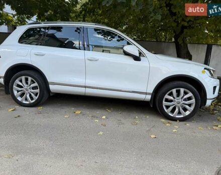Белый Фольксваген Туарег, объемом двигателя 2.97 л и пробегом 145 тыс. км за 31500 $, фото 33 на Automoto.ua