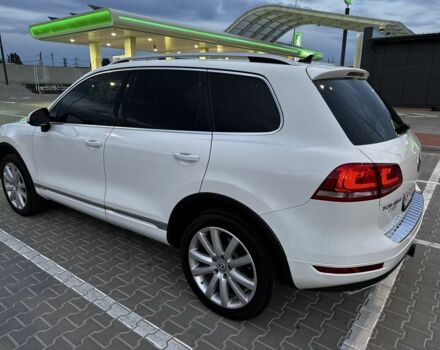 Белый Фольксваген Туарег, объемом двигателя 3 л и пробегом 266 тыс. км за 17000 $, фото 3 на Automoto.ua