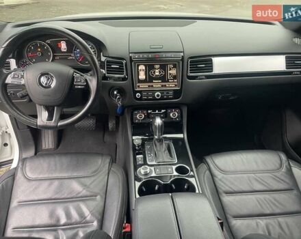 Білий Фольксваген Туарег, об'ємом двигуна 2.97 л та пробігом 228 тис. км за 23900 $, фото 16 на Automoto.ua