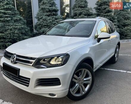 Белый Фольксваген Туарег, объемом двигателя 3 л и пробегом 290 тыс. км за 19900 $, фото 1 на Automoto.ua