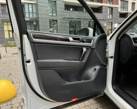 Белый Фольксваген Туарег, объемом двигателя 3 л и пробегом 291 тыс. км за 15900 $, фото 8 на Automoto.ua