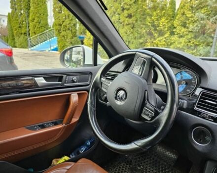 Белый Фольксваген Туарег, объемом двигателя 3 л и пробегом 154 тыс. км за 12500 $, фото 5 на Automoto.ua