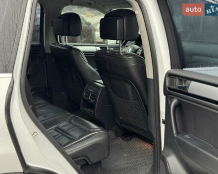 Белый Фольксваген Туарег, объемом двигателя 2.97 л и пробегом 248 тыс. км за 18000 $, фото 54 на Automoto.ua