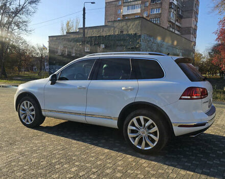 Белый Фольксваген Туарег, объемом двигателя 3 л и пробегом 260 тыс. км за 26000 $, фото 5 на Automoto.ua